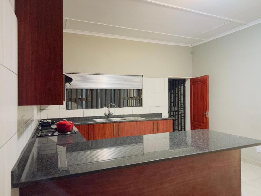 Elegant Guest House Matsapha Exterior foto